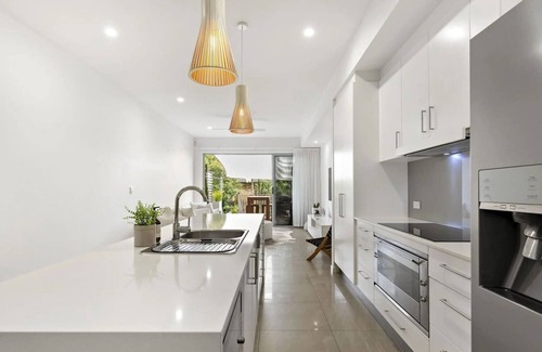 Burleigh Heads Casa | Abbey's Burleigh Haven. 2 Min Walk to James Street