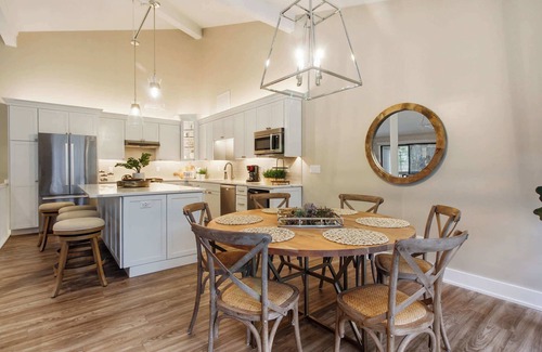 Fontana Condominio | Abbey Springs | Private Community & Amenities!