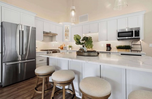 Fontana Condominio | Abbey Springs | Private Community & Amenities!