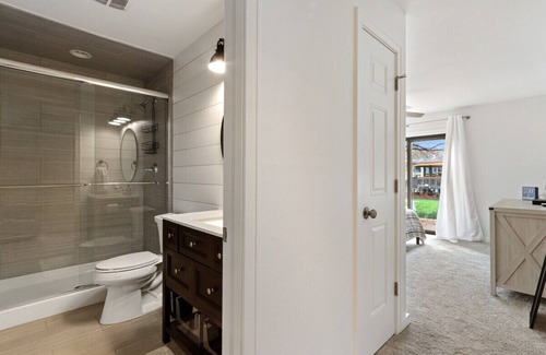 Fontana-on-Geneva Lake Villa | Abbey Villa Escape - Luxury Fontana Condo w/ Private Association Pool!
