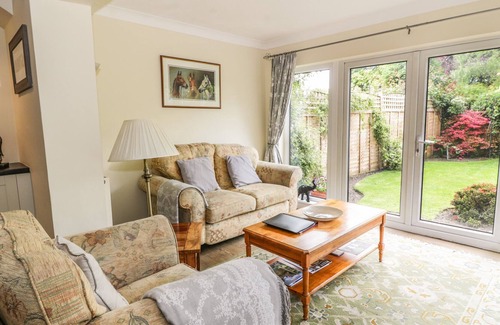 Kelso Cabaña | ABBEYSIDE COTTAGE, with a garden in Kelso