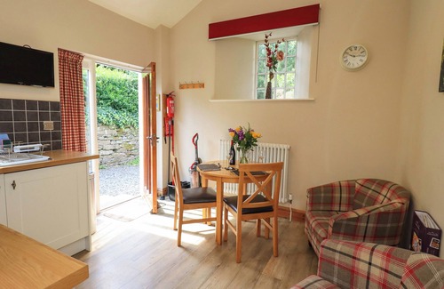 Penny Bridge Cabaña | Abbots Reading Suite