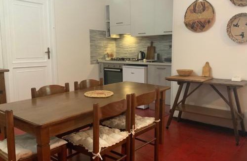 Bosa Historic Centre Apartamento | Abbratzu Guest House - Sardinian style and garden