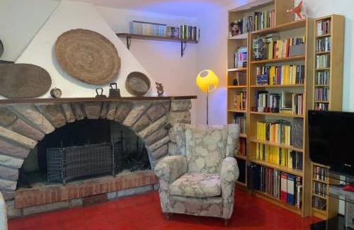 Bosa Historic Centre Apartamento | Abbratzu Guest House - Sardinian style and garden