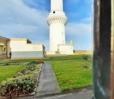 Central Aberdeen Casa | Aberdeen Lighthouse Cottages - coastal, dolphins