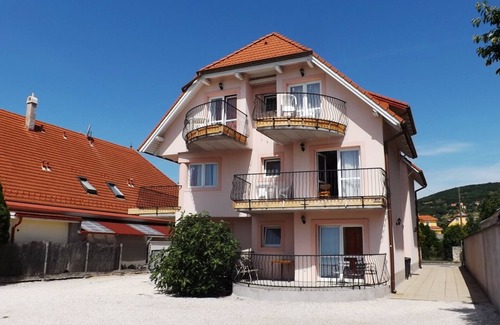 Balatonfured Apartamento | Abigél apartmanház