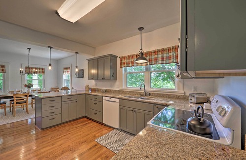 Abingdon Casa | Abingdon Family Getaway w/ Porch & Views!