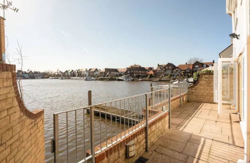 Abingdon Casa | Abingdon House - 4 BR on the Marina