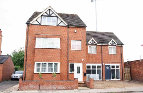 Northampton Villa | Abington Villa Sleeps 15 Games & Cinema Room