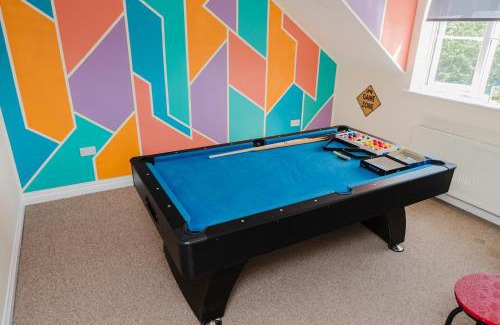 Northampton Villa | Abington Villa Sleeps 15 Games & Cinema Room