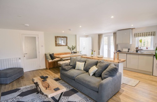 Raymonds Hill Cabaña | ABODE, pet friendly, character holiday cottage in Raymond's Hill