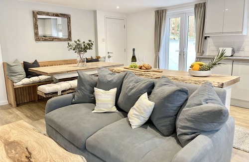 Raymonds Hill Cabaña | ABODE, pet friendly, character holiday cottage in Raymond's Hill