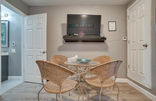 South Yarmouth Apartamento | about 1 Mi to Beach Cape Cod Apt in South Yarmouth