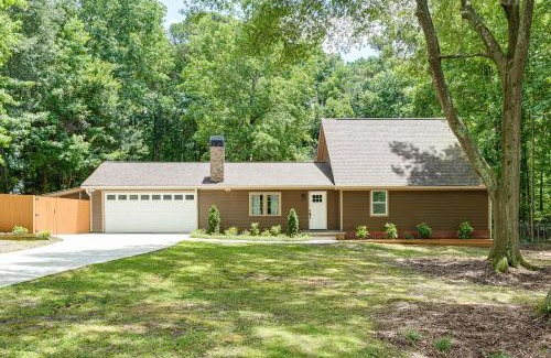 Alpharetta Casa | about 1 Mi to Dtwn Alpharetta Home with Screened Porch!