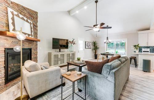 Alpharetta Casa | about 1 Mi to Dtwn Alpharetta Home with Screened Porch!