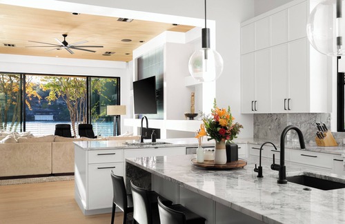 Watersedge Casa | Above Austin Diamond on Lake Austin
