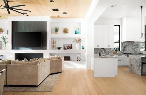 Watersedge Casa | Above Austin Diamond on Lake Austin