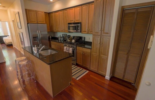 Shaw Apartamento | Above Maxwell Wine Bar - Super Central 2Bed 2Bath!