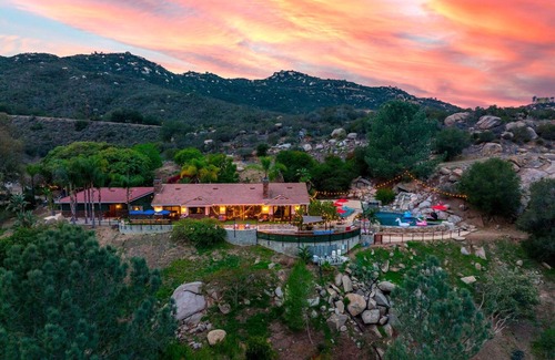 Escondido Villa | Above The Clouds Celebrity Estate! Heated Infinity Pool/Jacuzzi + Views!