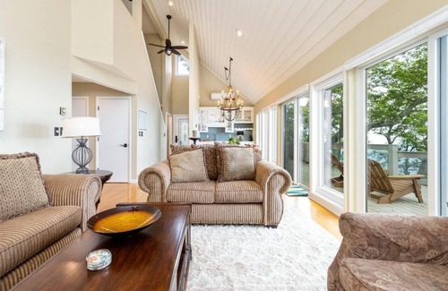 Roseland Casa | Above The Clouds with Wintergreen Advantage