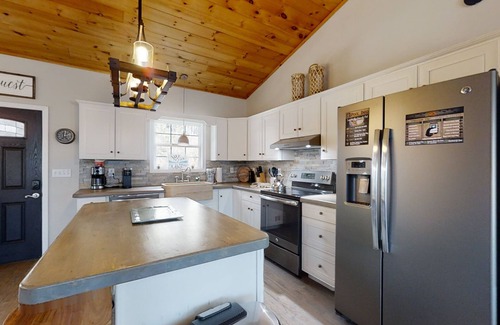 Sevierville Casa | Above The Cove 3 Bedroom Home by RedAwning