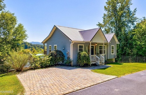 Sevierville Casa | Above The Cove 3 Bedroom Home by RedAwning