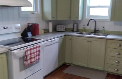 Twillingate Casa | Above The Tickle Twillingate Vacation Home. Traditional Saltbox House est 1901