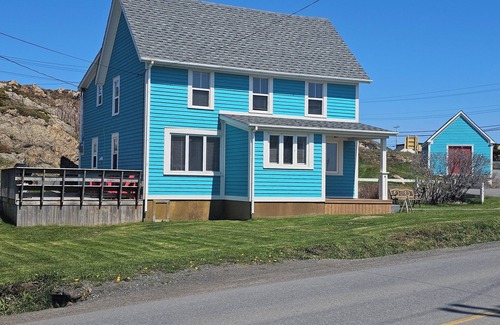 Twillingate Casa | Above The Tickle Twillingate Vacation Home. Traditional Saltbox House est 1901