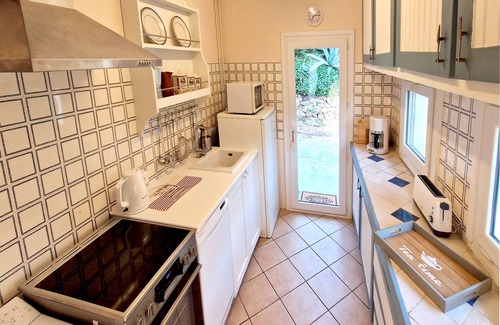 Laroque-des-Alberes Apartamento | Above the vineyards on the forest slope: cozy apartment with a dream view