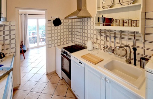 Laroque-des-Alberes Apartamento | Above the vineyards on the forest slope: cozy apartment with a dream view