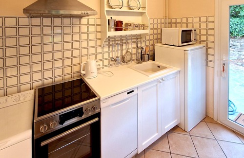 Laroque-des-Alberes Apartamento | Above the vineyards on the forest slope: cozy apartment with a dream view