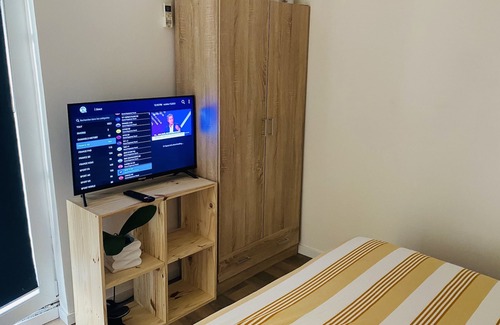 Castres Cama Y Desayuno | Abrilove Petit Studio de 15 m², Coin Cuisine, Salle de Bain