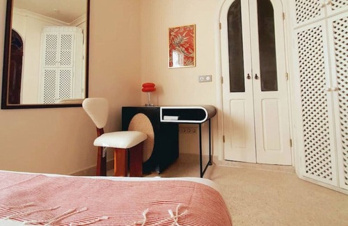 Medina of Tangier Cama Y Desayuno | Absinthe Guesthouse : Charming Room With Street View - La Marjane