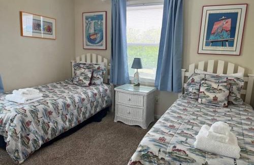 Northeast Virginia Beach Casa | Absolute Beach 4bedrooms-3bath steps to beach
