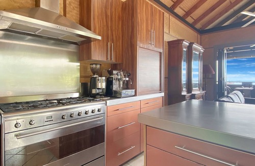 Horseshoe Bay Casa | Absolute Beachfront Master