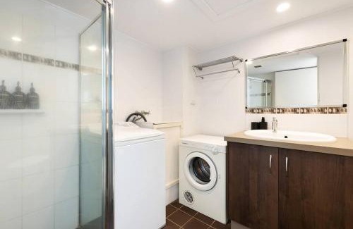 North Creek Apartamento | Absolute Beachfront Apartment 11B