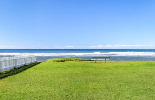 North Creek Apartamento | Absolute Beachfront Apartment 11B