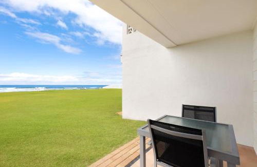 North Creek Apartamento | Absolute Beachfront Apartment 2B