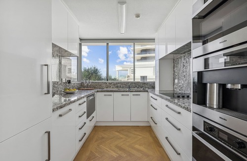 Main Beach Apartamento | Absolute beachfront - stunning property in Main beach