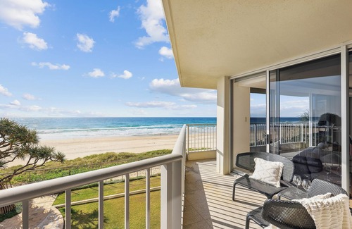 Main Beach Apartamento | Absolute beachfront - stunning property in Main beach