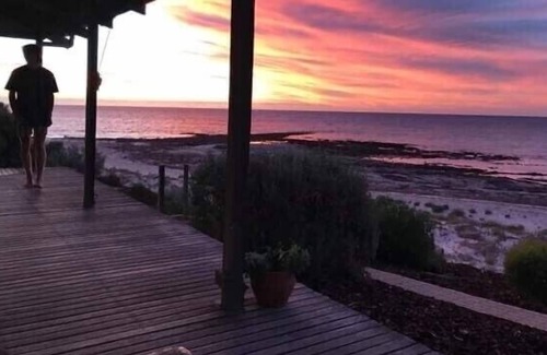 Moonta Bay Casa | Absolute Beachfront nestled between Moonta Bay and Port Hughes
