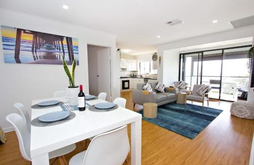Semaphore Park Apartamento | Absolute beachfront 2 bedroom unit Sandy Feet 3