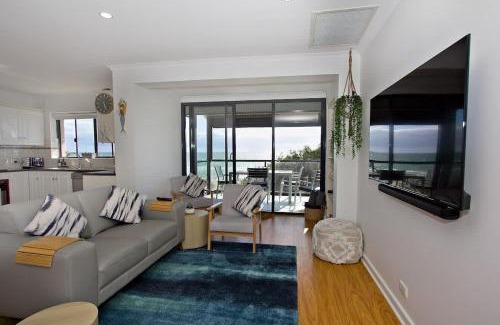 Semaphore Park Apartamento | Absolute beachfront 2 bedroom unit Sandy Feet 3