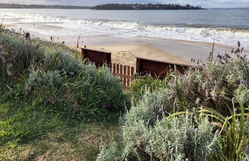 Bundeena Casa | Absolute beachfront - Horderns Beach Bundeena