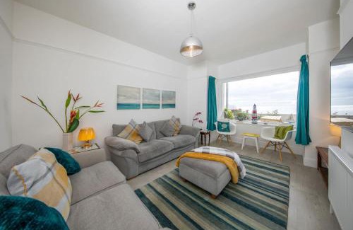 Bognor Regis Apartamento | Absolute Beachfront with Decked Garden Oasis and Views
