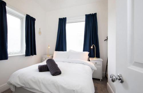 Bognor Regis Apartamento | Absolute Beachfront with Decked Garden Oasis and Views