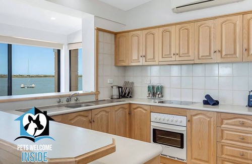 Nangkita Casa | Fachada de agua absoluta con embarcadero + rampa para botes