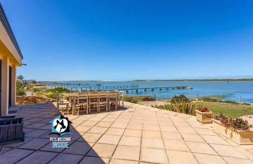 Nangkita Casa | Fachada de agua absoluta con embarcadero + rampa para botes