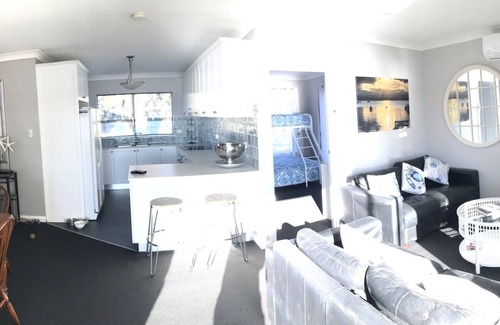 Summerland Point Casa | Starfish Cottage LakeHouse embarcadero, frente al mar, puestas de sol, cubiertas, kayaks, mesa de billar