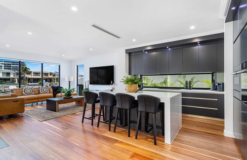 Biggera Waters Casa | Absolute Waterfront Elegancy